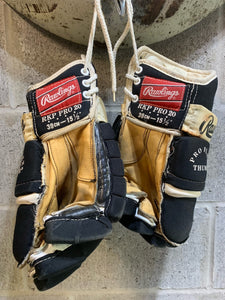 Player hockey gloves: Rawlings