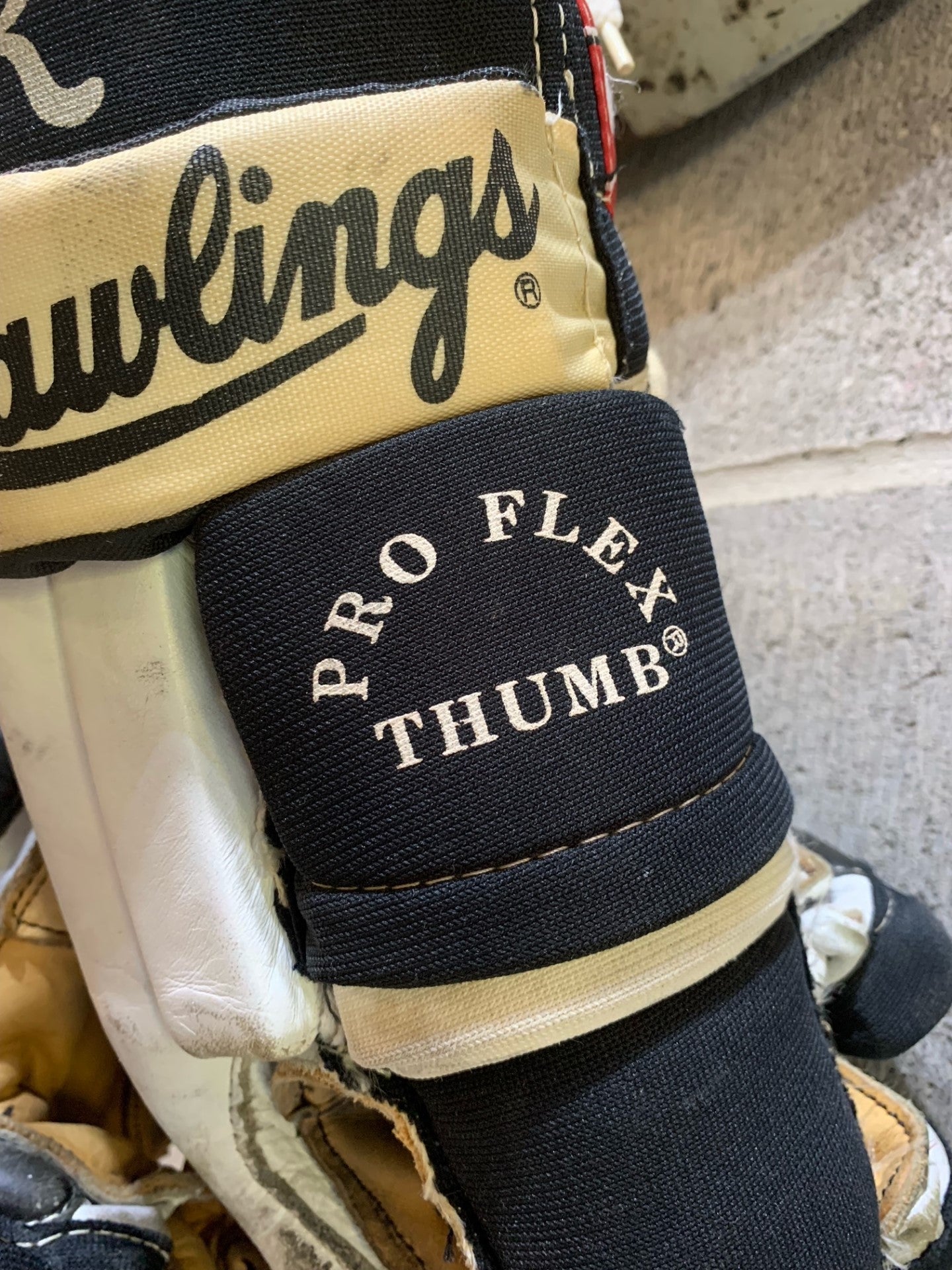 Player hockey gloves: Rawlings